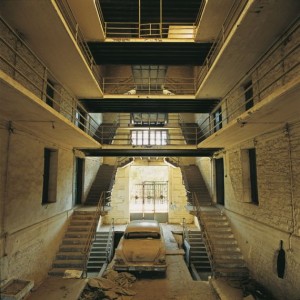 Το εσωτερικό των καπναποθηκών Παπαπέτρου © Kamilo Nollas