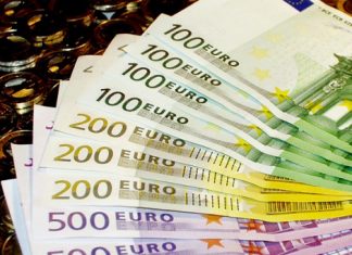 Το 81,5% των καταθετών έχει στην τράπεζα το πολύ 2.000 ευρώ