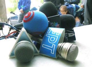 Βουλιάζουν στα χρέη τα μεγάλα συγκροτήματα ΜΜΕ