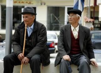 Εξαπατούσαν ηλικιωμένους στον Εμπεσό