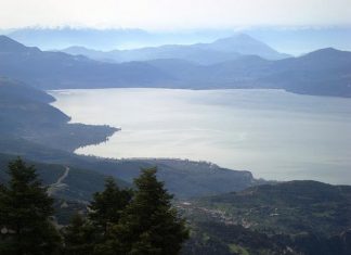 Τριχωνίδα το πέλαγος της Αιτωλίας