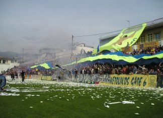 Με τον κόσμο στο πλευρό του στη Φυλή