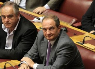 Η ειδωλολατρεία του Καραμανλή είναι το πρόβλημα