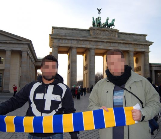 “…Champions League ερχόμαστε” : οπαδοί του Παναιτωλικού στη Πύλη του Βρανδεμβούργου