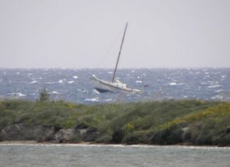 Προσάραξη σκάφους στις εκβολές του Εύηνου ποταμού