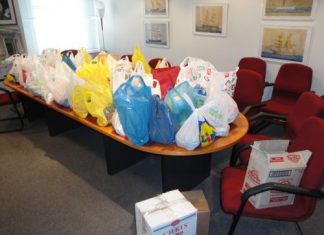 Τα παιδιά της ΓΕΑ προσφέρουν στα φιλανθρωπικά ιδρύματα της πόλης