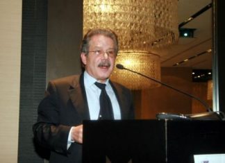 Ο Δημήτρης Μπουραντάς σε εκδήλωση του Μουσικού Σχολείου Αγρινίου