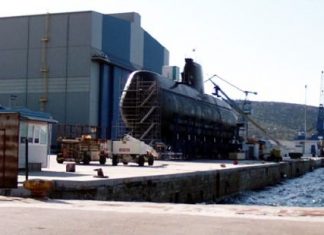 Πρόταση σοκ: Πουλήστε τα υπό κατασκευή υποβρύχια για να σωθούν τα ναυπηγεία