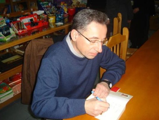 Ισίδωρος Ζουργός : “ρόλος του καλλιτέχνη, να δίνει από την ψυχή του ό,τι έχει παράξει” – Παρουσίαση του βιβλίου “Ανεμώλια” στο Αγρίνιο (video)