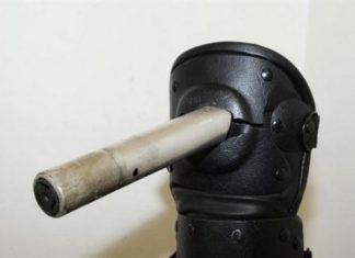 Από το Αγρίνιο ο άνδρας των ΜΑΤ που χτύπησε σοβαρά στο γόνατο