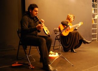 “Μια φορά και μια βαλίτσα” – θεατρική παράσταση στο Μικρό Θέατρο