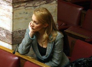 Φτωχότερη η βουλή : Η Πέμη ξαναγύρισε στον Παπακαλιάτη! Η Μάγια Τσόκλη τελευταία των κηπουρών