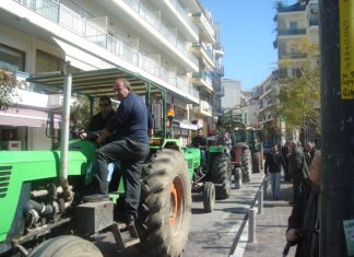 Mε τα τρακτέρ στην πλατεία οι αγρότες της ΠΑΣΥ (pics + video)