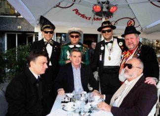 Φωτογραφία απο το περσινό καρναβάλι… (-Ρε παιδιά, μήπως πήρε το μάτι σας τη Σοφία…)