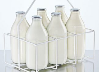 Reuters: Γιατί το γάλα κοστίζει 1,5 ευρώ στην Ελλάδα