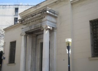 Φωτογραφίζοντας παλαιά κτίρια … στο Αγρίνιο