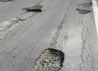 Δύο μέρες πριν τις εκλογές “μπαλώθηκαν” οι λακκούβες στο Βάλτο