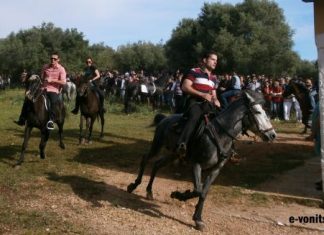 Kαβαλάρηδες στο ξωκλήσι του Αγίου Γεωργίου στην Βόνιτσα