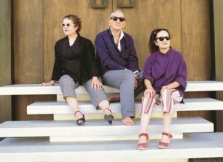 «Ρίττερ, Ντένε, Φος» στο θέατρο Σφενδόνη