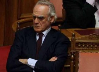 Μετά τον Παπαγεωργόπουλο, θα δούμε και τον Άκη ελεύθερο ;