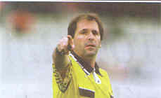 O Κ. Βαλλιάνος, αγρινιώτης πρ. διαιτητής, συνελήφθη για κατάχρηση μέσω χρηματιστηριακής που διατηρούσε στο Αγρίνιο