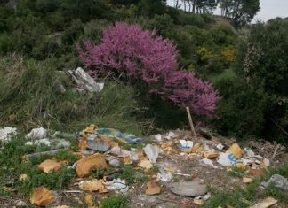 Μετατρέπουν σε σκουπιδότοπο την Παναξιώτισσα – Ντροπή για τη Ναυπακτία