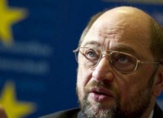 Σουλτς: Απαράδεκτη η ερώτηση Χουντή για τις μίζες!