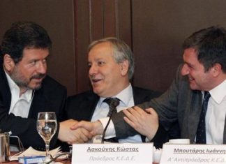 Διαδήλωσαν οι δήμαρχοι για τις περικοπές… Σιγά τα ωά