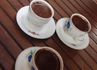 Στουρνάρας ως άλλη καφετζού: «είναι μεγάλος ο δρόμος, αλλά πάμε καλά»