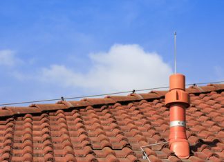 Κυνηγοί χαλκού άρπαξαν το αλεξικέραυνο στο Γυμνάσιο Κατοχής