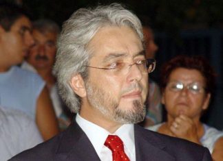 Το Σάββατο παρουσιάζει ονόμα και λογότυπο ο Δ. Τραπεζιώτης