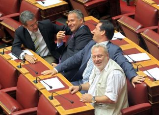 Άλλοι κλαίνε και άλλοι σπάνε πλάκα…