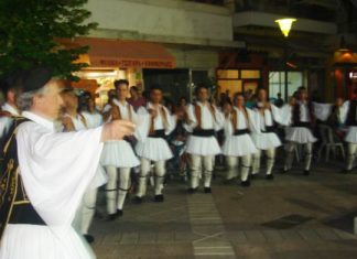 Λαϊκή γιορτή στην πλατεία Χατζοπούλου