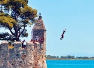 Επικίνδυνες βουτιές στην Ναύπακτο!