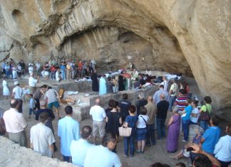 Θεία Λειτουργία στο Άγιο Νικόλαο Βαράσοβας και παρουσίαση βιβλίου στην Κάτω Βασιλική