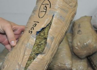 136 κιλά χασίς βρήκαν οι αστυνομικοί σε αυτοκίνητο έξω από τη Μακύνεια