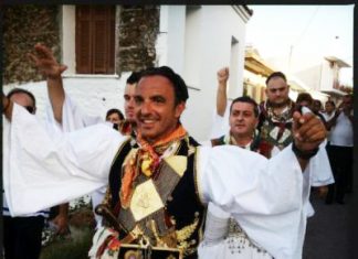 Γεννήθηκα τσολιαδάκι…