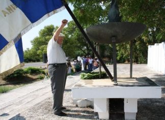 Πολιτικό μνημόσυνο του παραρτήματος Π.Ε.Α.Ε.Α. στα Καλύβια