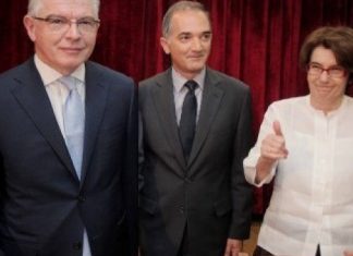Τρεις ξένοι στο ίδιο υπουργείο!