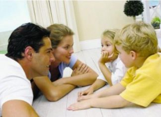 Ήρεμοι γονείς ευτυχισμένα παιδιά
