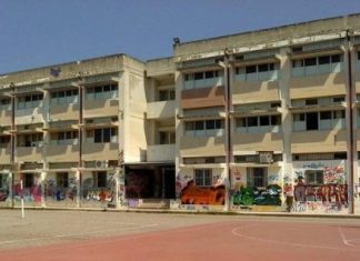 Έριξαν ναφθαλίνη στο 2ο και 6ο Γυμνάσιο Αγρινίου