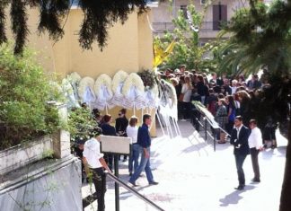 Όταν μια κοινωνία χαριεντίζεται με το θάνατο