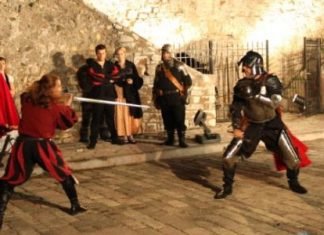 Ναύπακτος: Αναπαράσταση ξιφομαχιών στο λιμάνι(video)