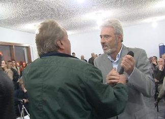 Ο κόσμος θέλει λύσεις και αυτοί το… μικρόφωνο