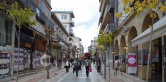 «Στενάζει» ο εμπορικός κόσμος