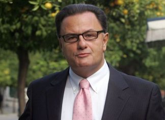 Ο κόκκινος Πάνος “άνοιξε” το παγκόσμιο συνέδριο φιλοσοφίας, μετά από αυτό η φιλοσοφία ολοκληρώθηκε…