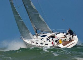 Νέο σκάφος στη Σχολή Ιστιοπλοΐας για τους αγώνες Ανοιχτής Θαλάσσης