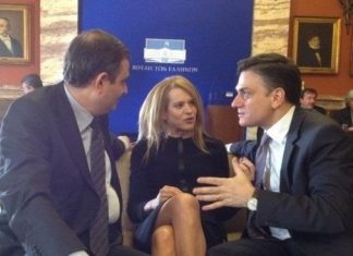 Είδες, Φίλιππα,που είμαστε εμείς και που η Θοδώρα ;