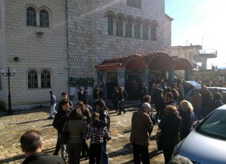 Θρήνος και βαθειά θλίψη στην κηδεία της 16χρονης στην Αμφιλοχία