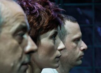 “Μόλλυ Σουήνυ” στο θέατρο Άνεσις: Τρεις και η μνήμη